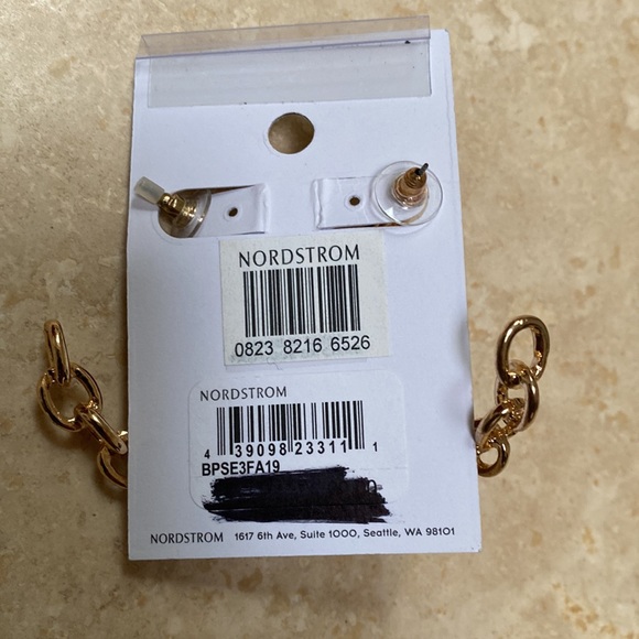 Nordstrom Brand Gold Earrings . NWT - Picture 2 of 3